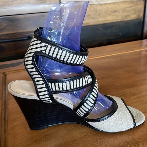 Nine West Ankle Strapped Wedges Size 8 - Picture 4 of 11